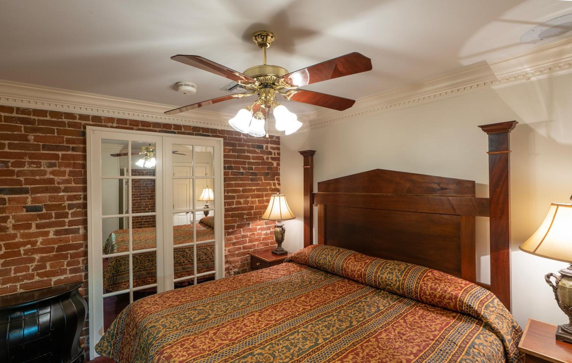 Quarter House Suites Новый Орлеан Экстерьер фото